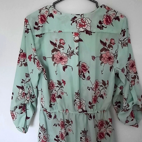 Floral Blouse with zipper size M 3/4 sleeve - Picture 2 of 3